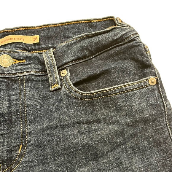 Levi’s Women’s 26 Mid Length Blue Shorts Jean Denim - Picture 1 of 11